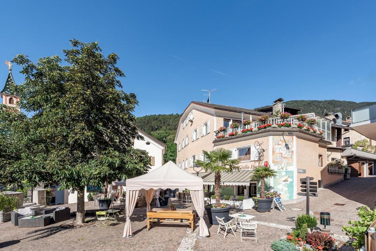 Hotel Weisse Lilie - B&B 里约·迪·普斯特里亚 外观 照片