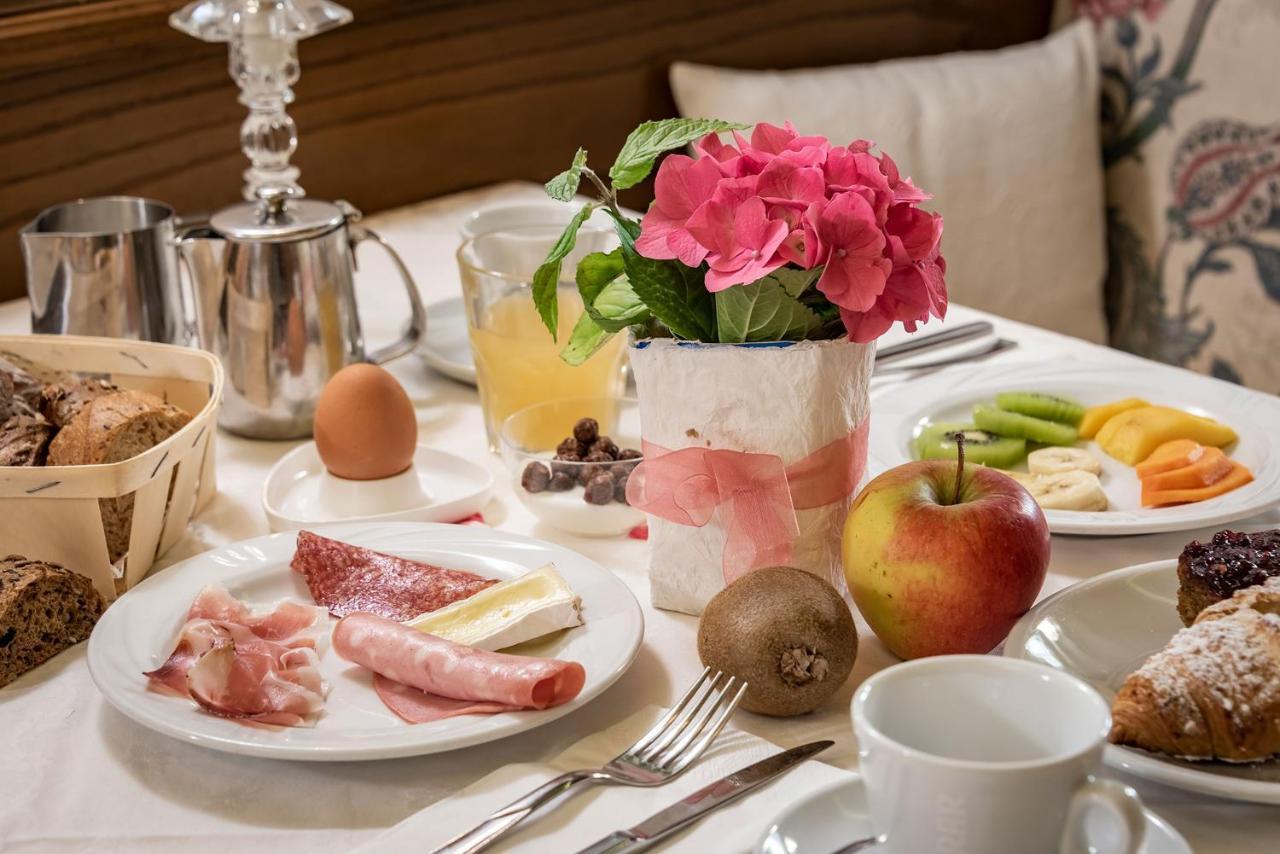 Hotel Weisse Lilie - B&B 里约·迪·普斯特里亚 外观 照片
