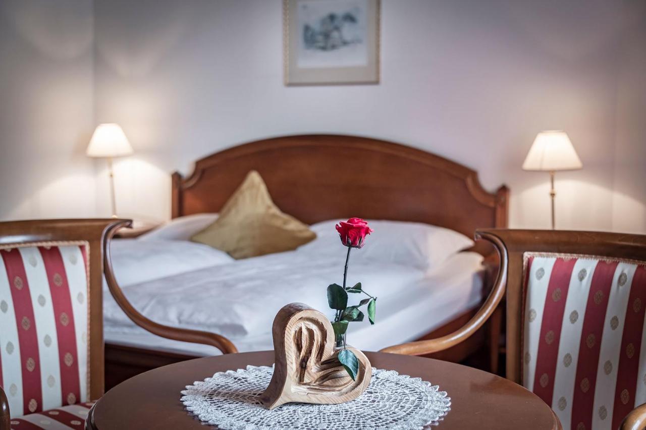 Hotel Weisse Lilie - B&B 里约·迪·普斯特里亚 外观 照片