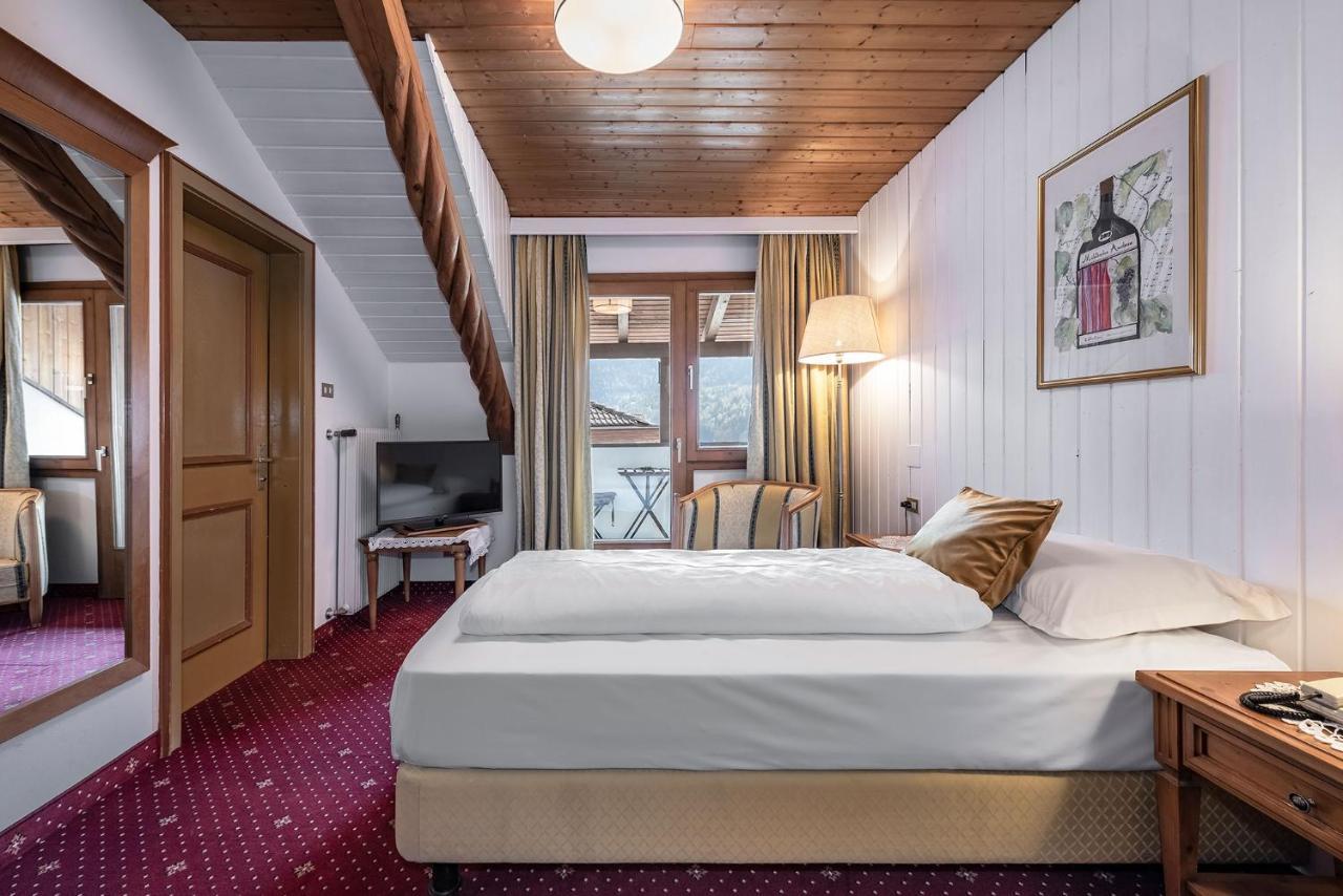 Hotel Weisse Lilie - B&B 里约·迪·普斯特里亚 外观 照片