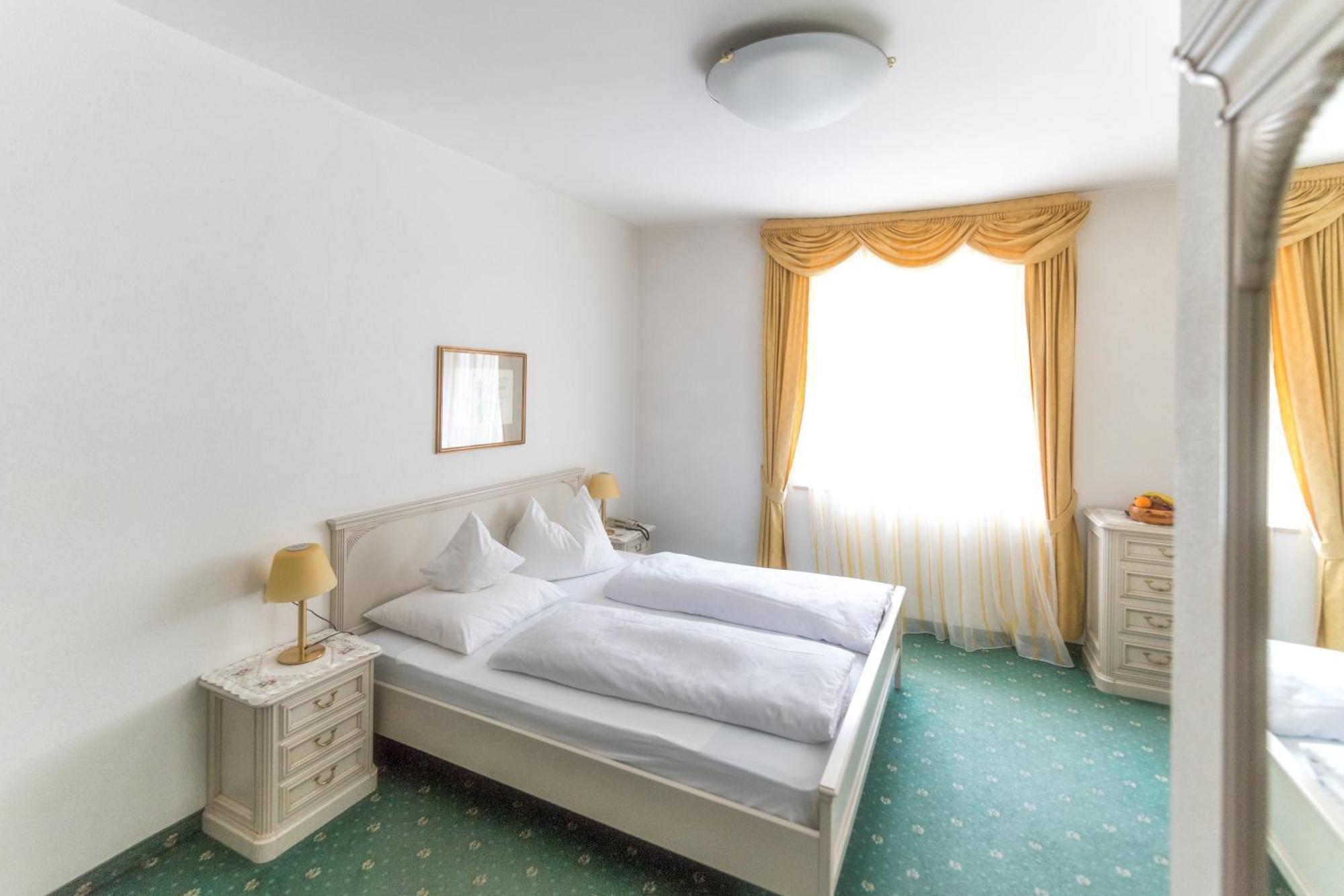 Hotel Weisse Lilie - B&B 里约·迪·普斯特里亚 客房 照片